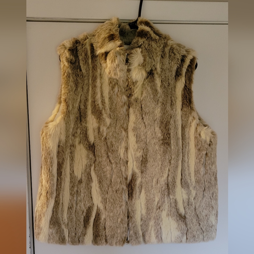 Valerie Stevens Faux Fur Vest in Beige and Cream